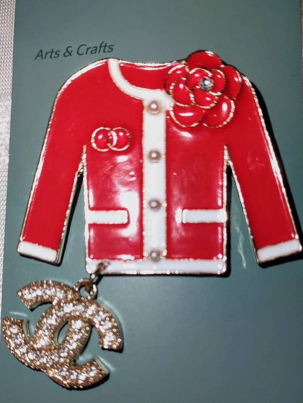 Business Suit Brooch with White Trim Camilla Flower Goldtone Metal